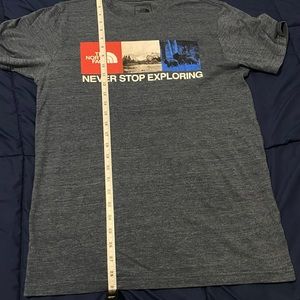 North face never stop exploring tshirt -M